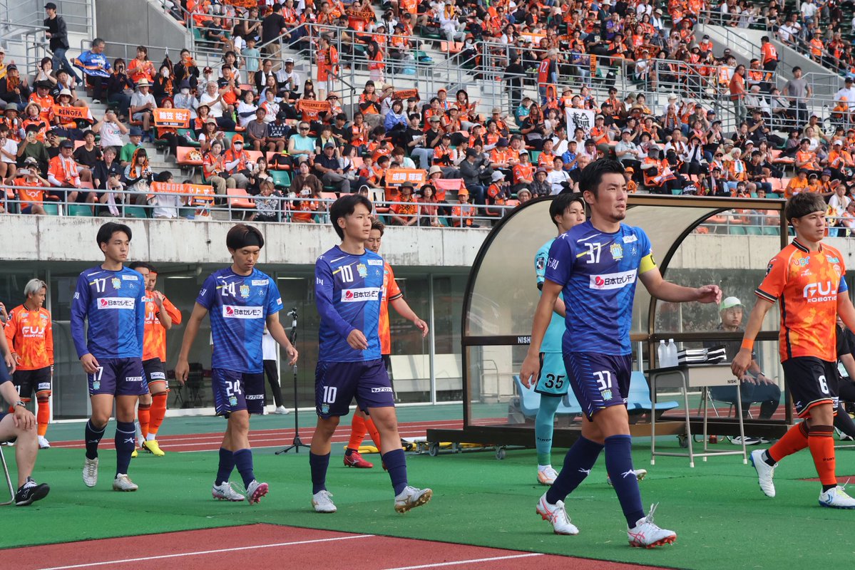 kaito49141's tweet photo. 真剣勝負に挑んだ結果、完敗でした。

でも、この舞台、ピッチに立てる喜び、責任を改めて感じることができました。

本当に楽しい90分間でした。

スタジアムは、オレンジ色の方がまだまだ多かったですが、バレインサポーターの青援は、大きな力になりました。

応援ありがとうございました！ https://t.co/Kh1CQ9fUje