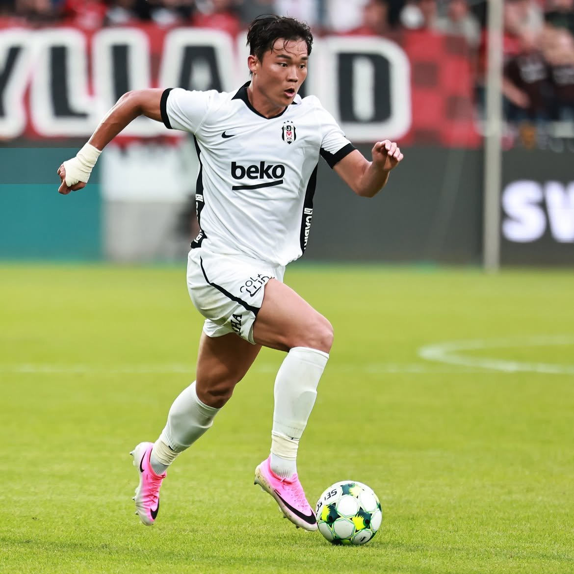 MuhammetAyazol4's tweet photo. Hyeon Gyu Oh OH9️⃣☄️🔥
#HyeonGyuOh #OH9
UEFA Europa League UEL
UEFA Avrupa Ligi #UEL
#Beşiktaş BJK 🆚 Midtjylland FCM
#BJKvFCM
Forza Beşiktaş Gururlan Burası Beşiktaş
Beşiktaş JK Beşiktaş Ailedir Biz Karakartalız Beşiktaşlıyız Biz Beşiktaşlıyız Let The Game Begin 🦅☄️🔥 https://t.co/X67eRFpQtT