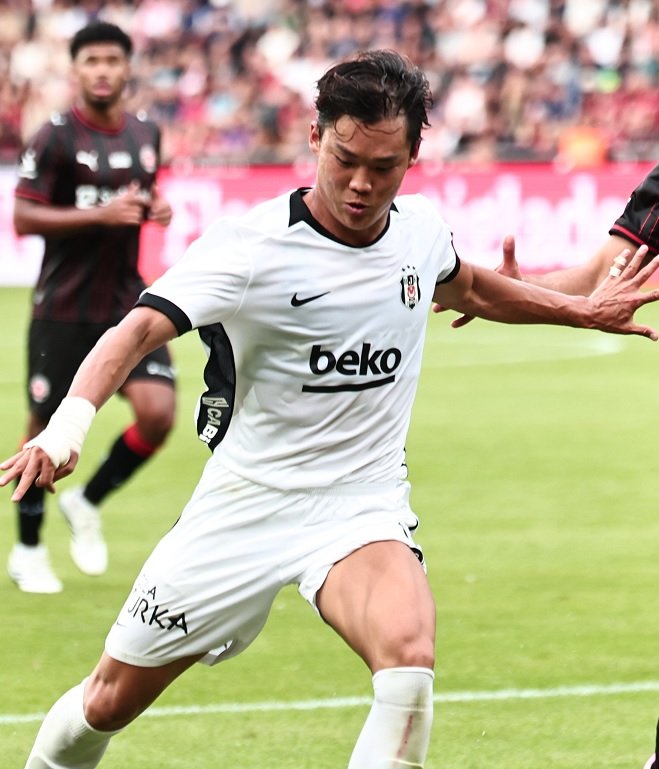MuhammetAyazol4's tweet photo. Hyeon Gyu Oh OH9️⃣☄️🔥
#HyeonGyuOh #OH9
UEFA Europa League UEL
UEFA Avrupa Ligi #UEL
#Beşiktaş BJK 🆚 Midtjylland FCM
#BJKvFCM
Forza Beşiktaş Gururlan Burası Beşiktaş
Beşiktaş JK Beşiktaş Ailedir Biz Karakartalız Beşiktaşlıyız Biz Beşiktaşlıyız Let The Game Begin 🦅☄️🔥 https://t.co/X67eRFpQtT