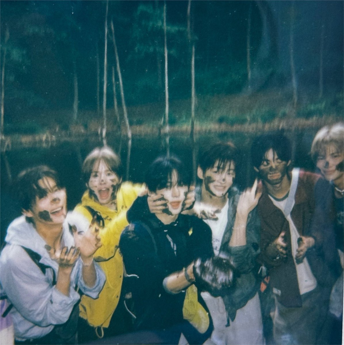 shinyups's tweet photo. another TWS group photo that reminding me that i survived another day🤍 https://t.co/FlJvAdLBes