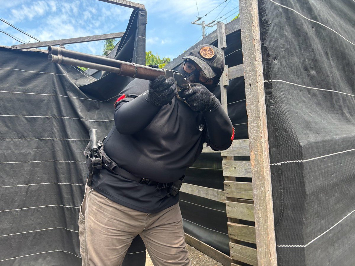 6JfYMvgGrvfyAx8's tweet photo. これもなかなかフィールドで見かけない銃ですね！ウインチェスターがもはや普通にみえますね！ https://t.co/57B8mURIP9