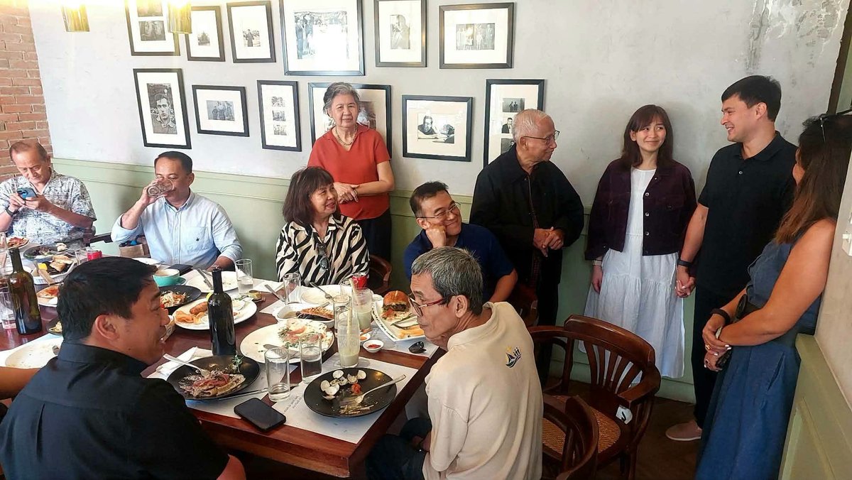 AshMatt_intl's tweet photo. Cute mo, Sarah. 😄 @JustSarahG @mateoguidicelli

📸: Monsignor Manny Gabriel https://t.co/7VCKHPEIYU