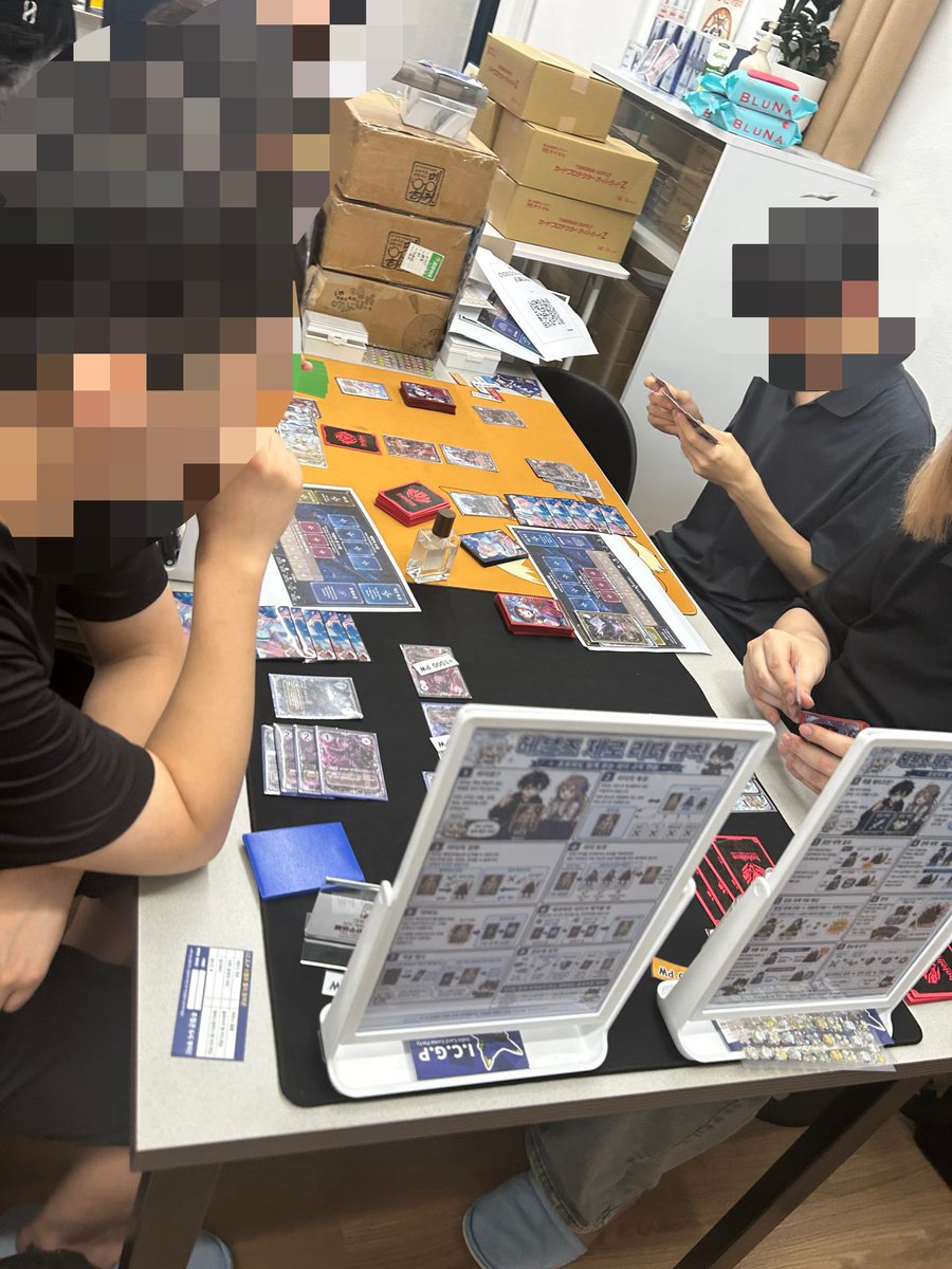 otamaker_kr's tweet photo. 이번 행사에서 헤븐즈 제로를 직접 시연하며 정말 많은 분들을 만날 수 있었습니다.

게임을 플레이해주시고 피드백도 아낌없이 남겨주신 모든 분들께 진심으로 감사드립니다. 여러분의 반응 하나하나가 앞으로 더 좋은 게임을 만드는 데 큰 힘이 될 것 같습니다.

부족한 점도, 가능성도 많이 확인할 수 있었던 뜻깊은 시간이었습니다. 앞으로도 더 재미있는 헤븐즈 제로로 찾아뵙겠습니다!

부스에 들러주시고 응원해주신 모든 분들, 정말 감사합니다. 🙇‍♂️

#헤븐즈제�� #인디카드게임 #보드게임