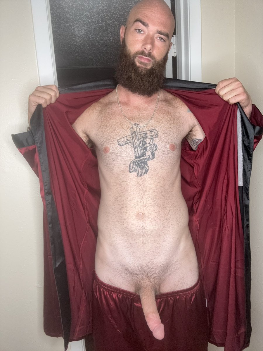 Daddylongleg35's tweet photo. What do you notice first 🤔
Link: https://t.co/MqIUqJ2300 https://t.co/oC4H7kvwYF
