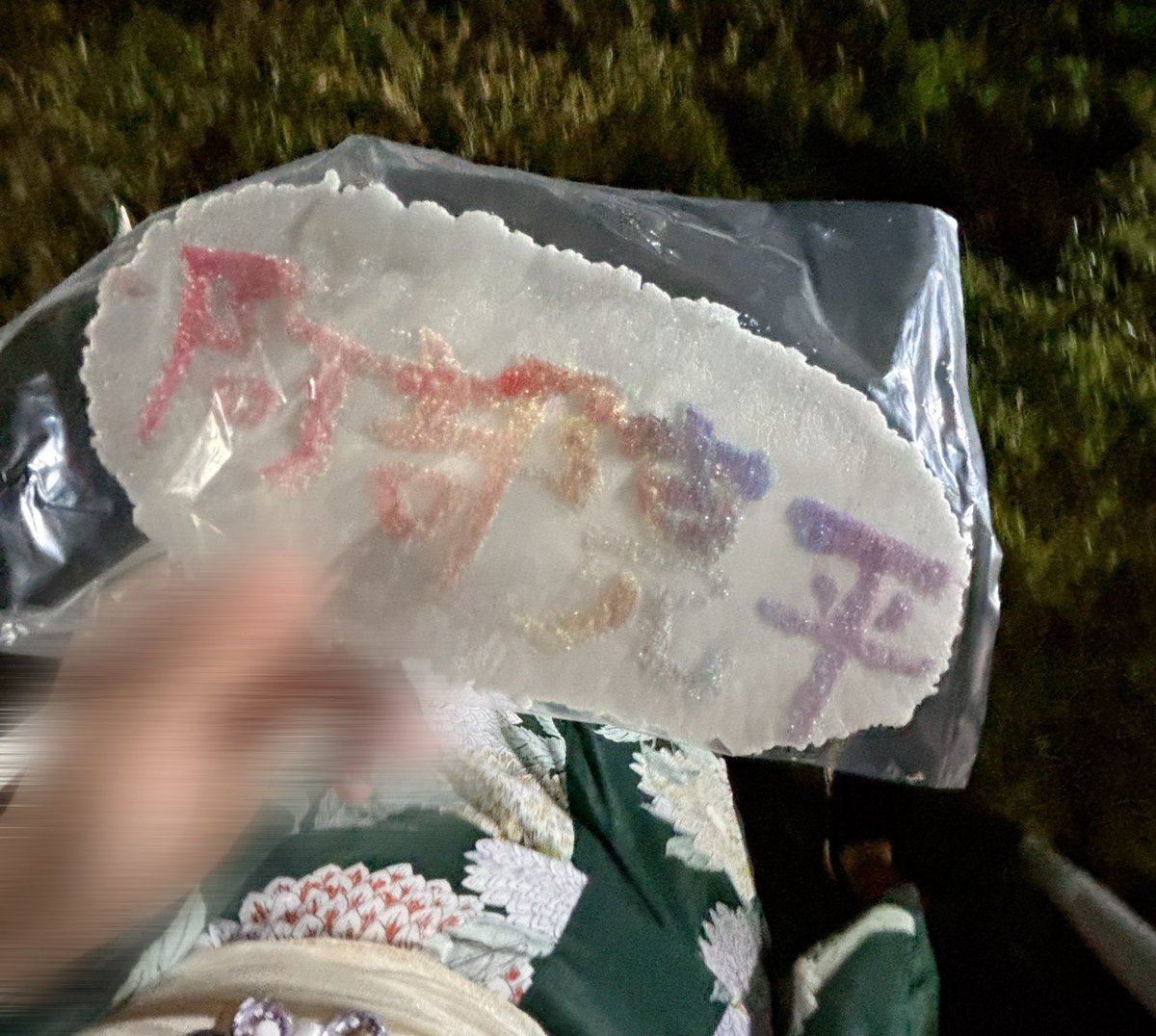 00_a27r's tweet photo. 阿部ｻﾝカラーで1個お祭り行った🍨✧︎*。
落書きせんべいの字が汚くて💧💧 https://t.co/UKgczPPu9O