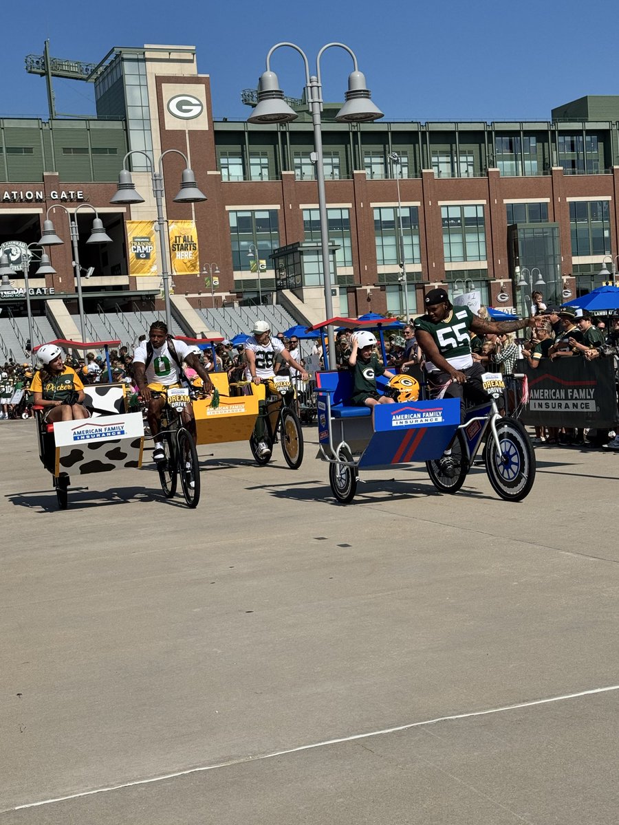 JIArch1's tweet photo. @packers @amfam 💚💛💚 absolutely a dream to see this morning! https://t.co/TUe8uxd3z1