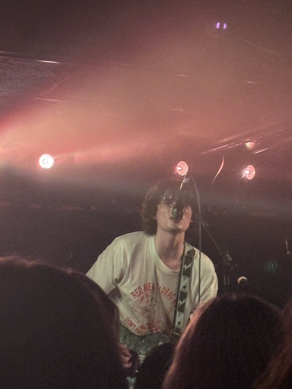 m4yslovr's tweet photo. THE FUCKING SWEATTTT IM GOING INSANE https://t.co/w5tCVWNolh