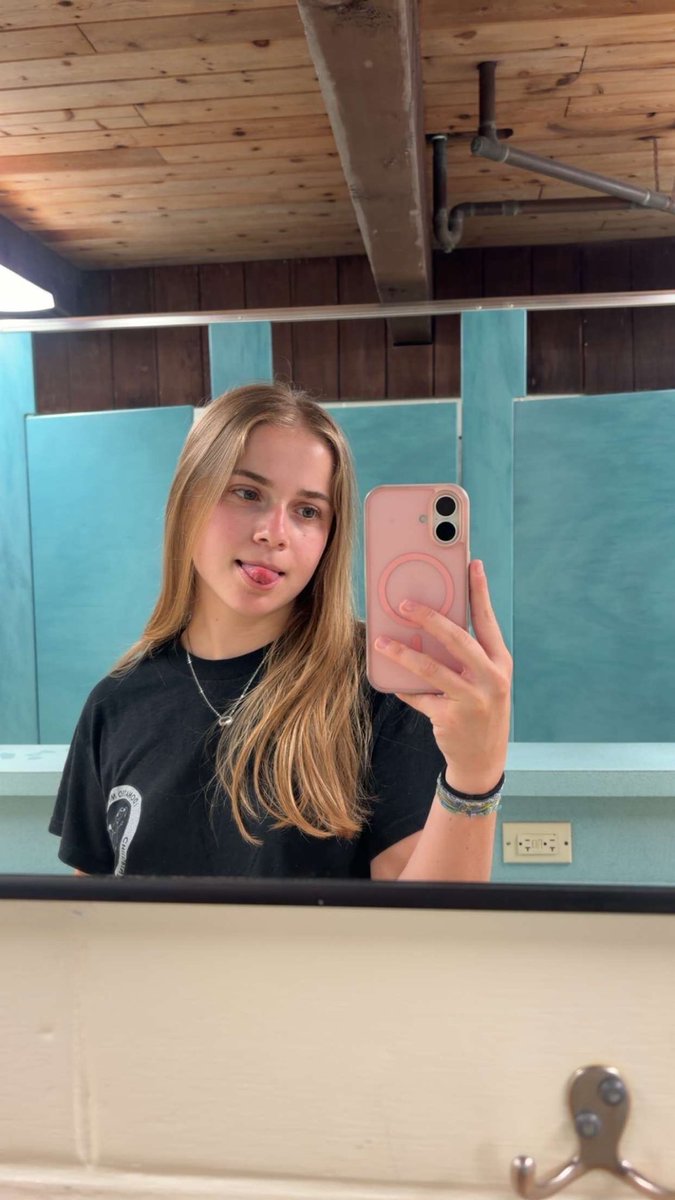 JordanDennbhtp's tweet photo. HMU for gf or more bops https://t.co/dRahk7ecpc