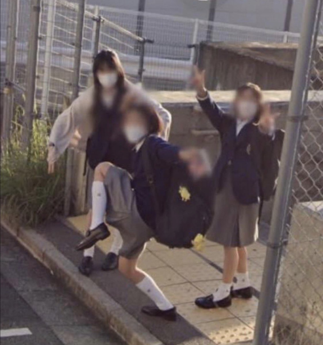 R1o_i2oq's tweet photo. どっかで見たことあると思ったらこれだった https://t.co/6nNlhRmYTU
