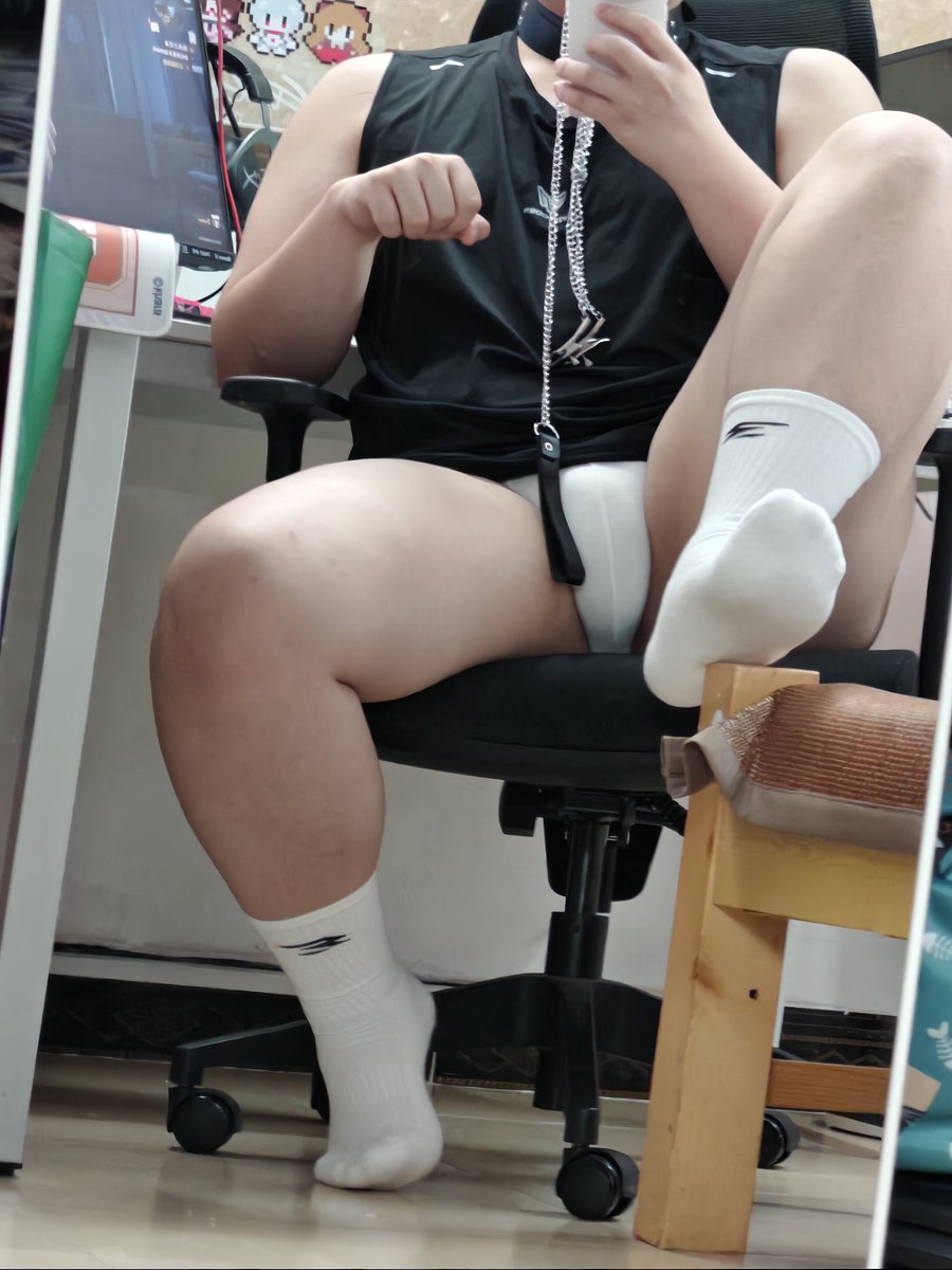 hngy345517's tweet photo. #粗腿白袜 #壮熊 https://t.co/1v0Y5GhUQj