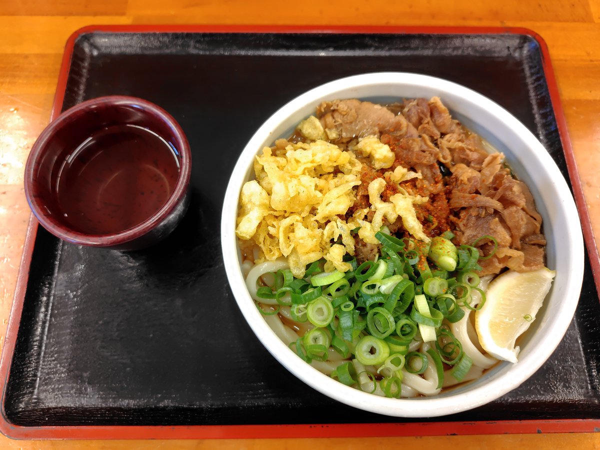 UXVTiFbVJbJSxwt's tweet photo. そういえば、ボート仲間がこぞって行くお店に行ってなかったな…
という事で【麺処綿谷】さんへ🚗

玉切れ10人前にギリギリ入店できました🙂ｱﾌﾞﾈｰ

最初は麺が糊化してモチモチした食感、でも噛めばしっかりコシもある麺👍ｲｲｶﾝｼﾞ

肉ぶっかけ小にしちゃいました〜

(*´༥`*)ｳﾏｳﾏ😋 https://t.co/PI1j1zviu0