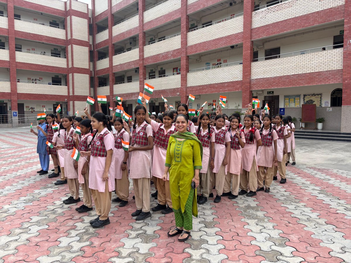 SKVNO2EOK's tweet photo. #HargharTiranga #HGTeducationDelhi #AzadiKaAmritMahitsav Tiranga Yatra at CM Shri School EOK https://t.co/HE1AWszUVf