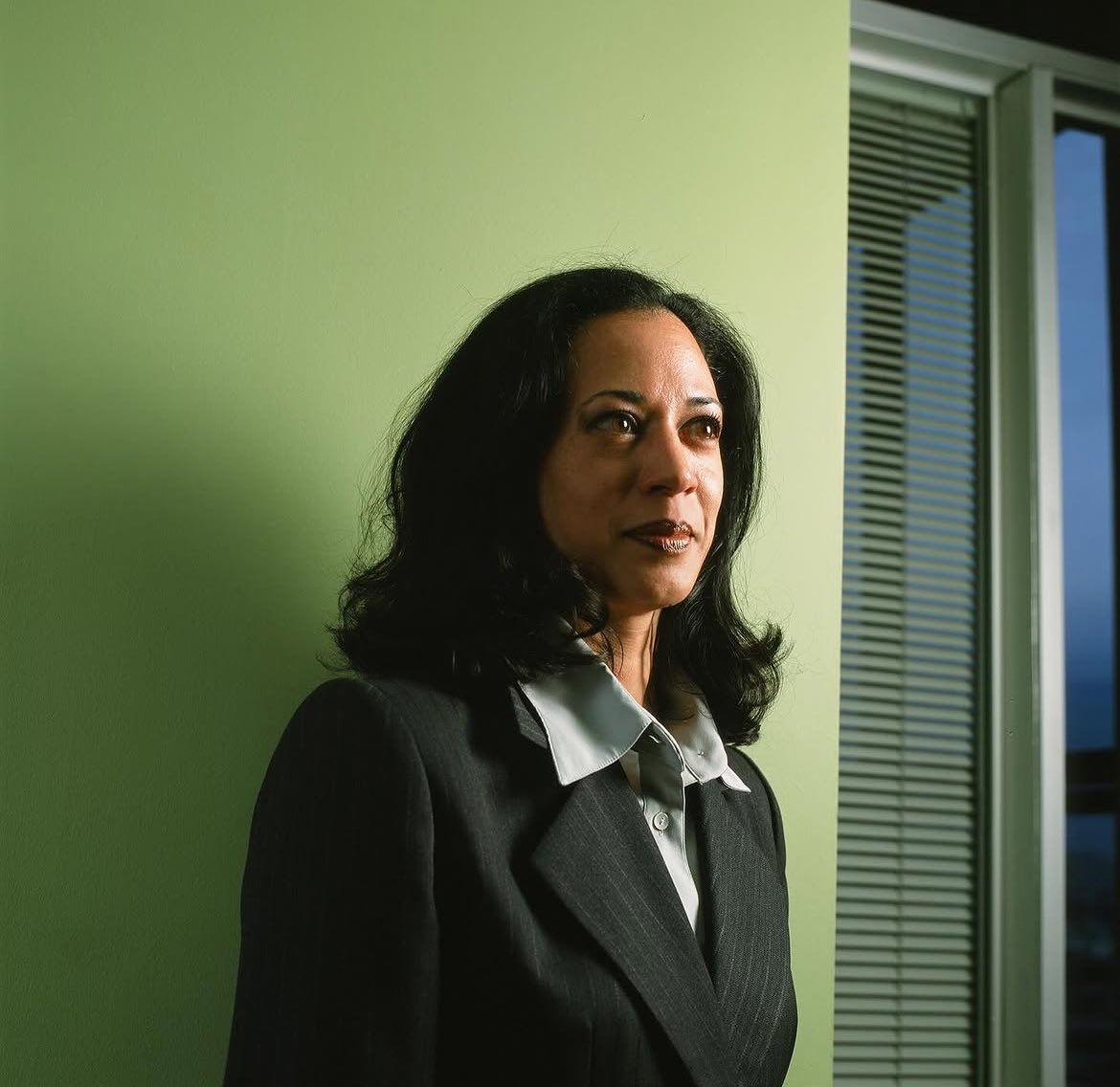 virtueemoir29's tweet photo. “In 2003, I received an assignment from San Francisco Magazine for an in-depth article profiling Kamala Harris. I remember telling her that one day she’d become President of the United States. She humbly responded that at the moment she was just trying to become SF District Attorney.”