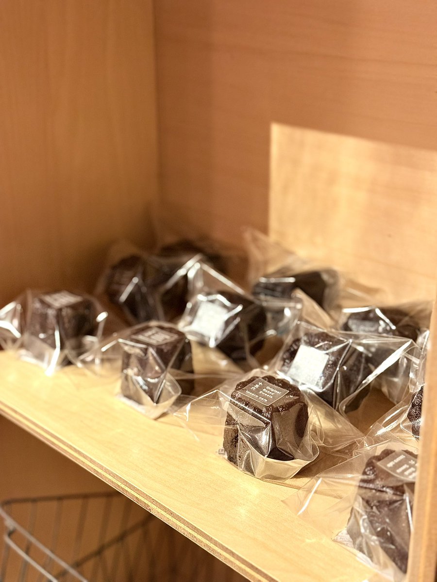 tocorocafe's tweet photo. 15時頃まで営業後は十五六便(ECサイト)にて販売致します！平日で閲覧は少ないので狙い目です！

夏場は焼菓子たちのためにエアコンをずっと稼働しているため電気代などの光熱費が高騰し続けております関係で、平日の臨時営業もいつまで継続できるかは未定です。ぜひこの機会にお待ちしております！ https://t.co/qSiKKZcCBI