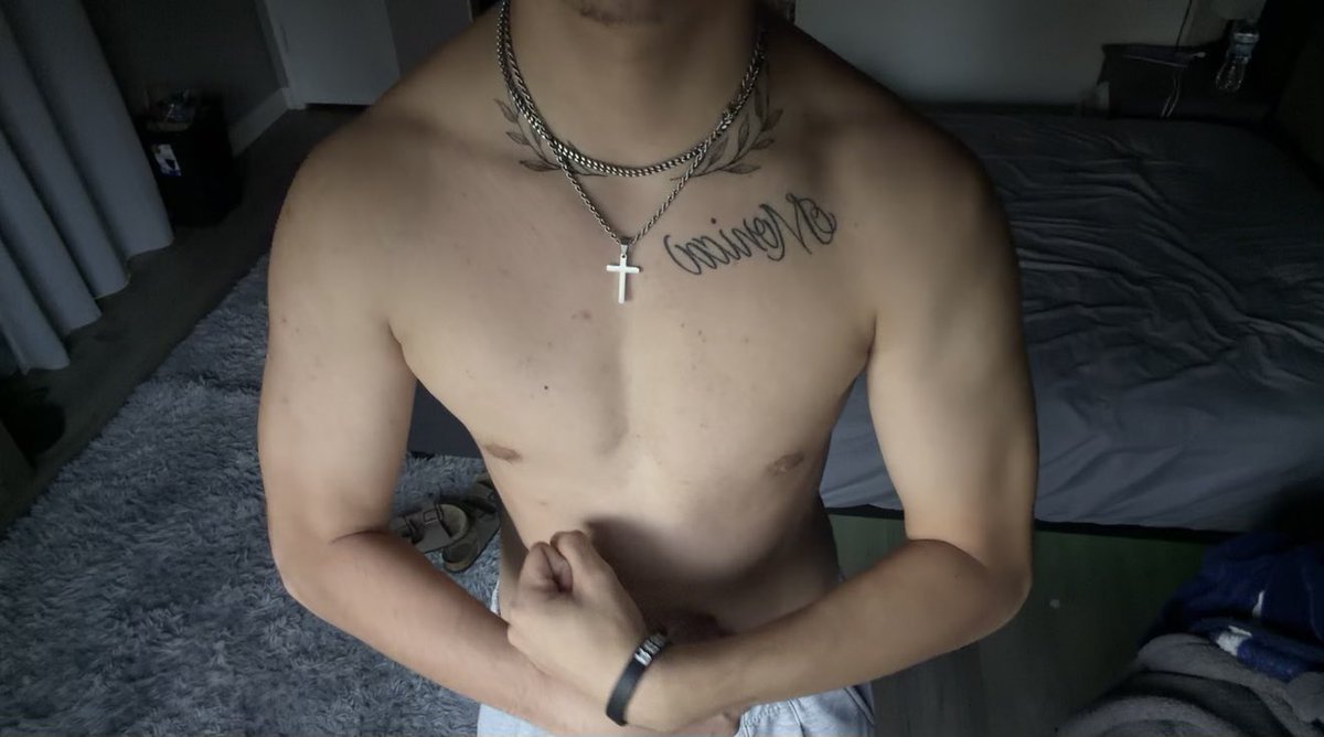 chillh0mo's tweet photo. I felt good today but i look so skinny in natural lighting fuhhhhhhhhhhhhh https://t.co/Ju81JQ8ou3