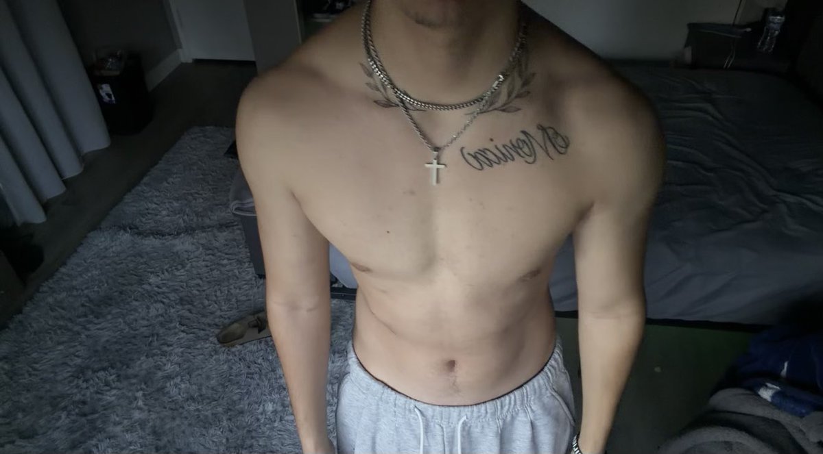 chillh0mo's tweet photo. I felt good today but i look so skinny in natural lighting fuhhhhhhhhhhhhh https://t.co/Ju81JQ8ou3