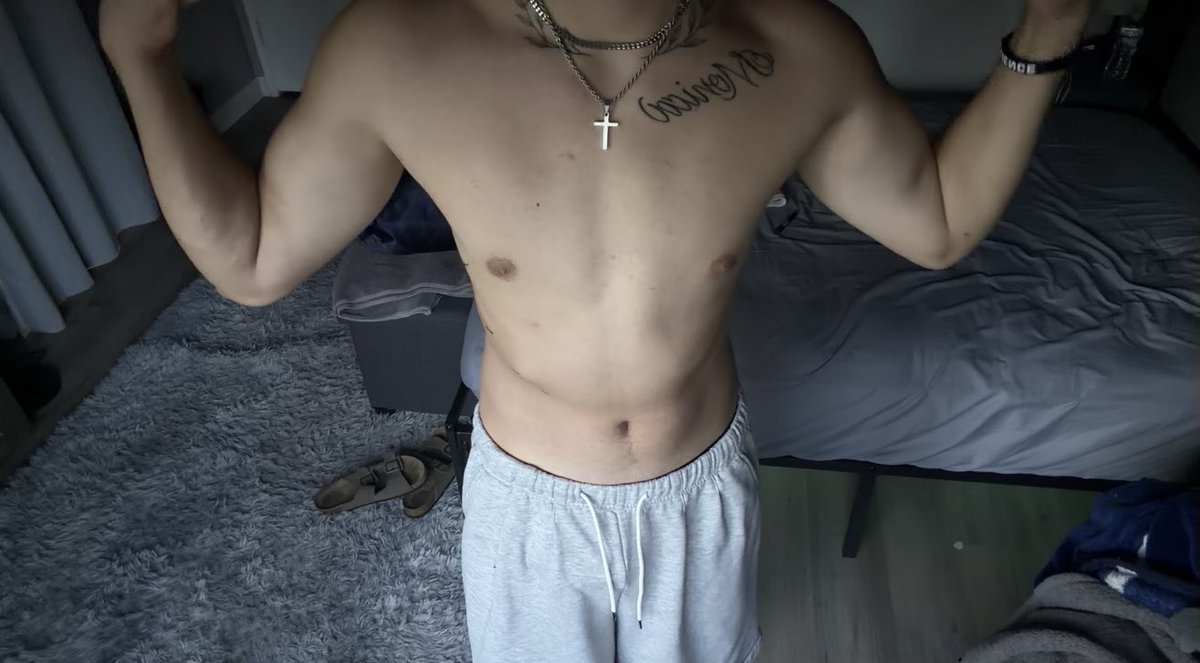 chillh0mo's tweet photo. I felt good today but i look so skinny in natural lighting fuhhhhhhhhhhhhh https://t.co/Ju81JQ8ou3