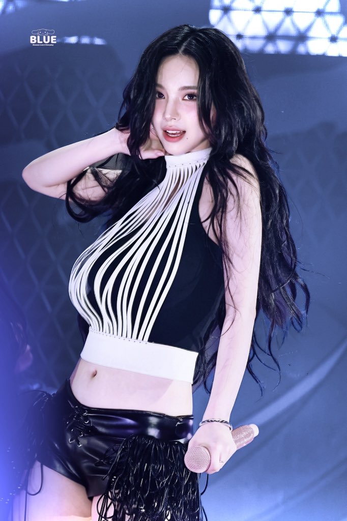 katarhinabluuu's tweet photo. Lollapalooza❤️‍🔥

#KARINA #카리나 #カリナ #aespa #에스파 #エスパ https://t.co/LdzdHAjClr