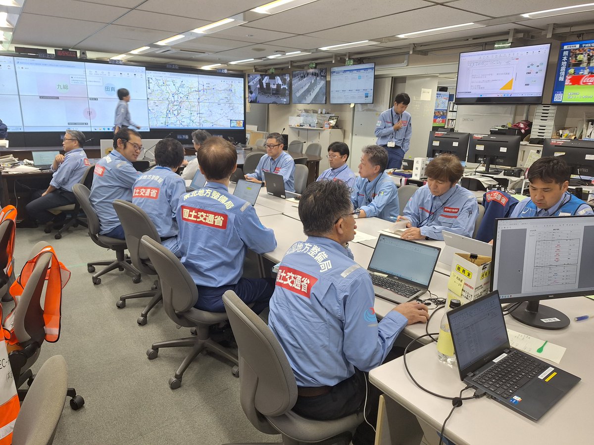 mlit_tohoku's tweet photo. 熊本地震の被災地支援として派遣したTECーFORCEの活動状況（7月31日～8月2日）をお知らせします。

↓↓活動状況の詳細はこちらから↓↓
https://t.co/h4DiuuX3Y4

＃東北地方整備局
＃いのちとくらしをまもる防災減災
#熊本地震
＃TECーFORCE
＃被災地支援 https://t.co/vEG8NfLaBo