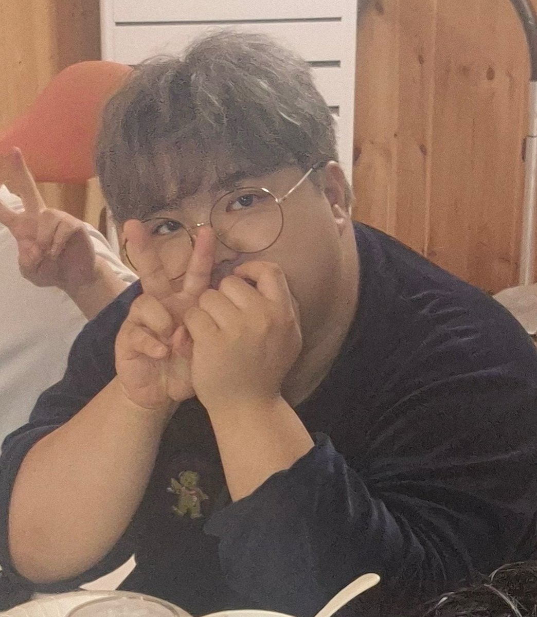 Sal_byeolz's tweet photo. - 생존신고용 트친소 -

02 반오십 대학생
외모 비수기 상태😢
연애 중🥰
E..? STJ
게임하거나 노래방 가는거 좋아해요👍
상시 다이어트 ing...🥺 https://t.co/AM96fzkcJi
