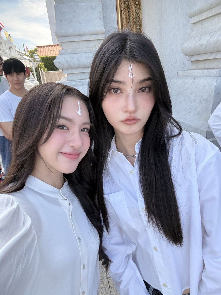 BLEJIELATAM's tweet photo. BleJie en la ceremonia de bendición para la serie The rules 

BLEJIE THE RULES WORSHIP
#BleJie 
#TheRules https://t.co/hvRGGSeBSw