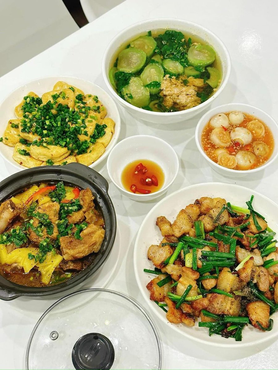 ThaoCao9X's tweet photo. Nghỉ ngơi ăn trưa thôi ạ
Nay em phải phi về nhà để ăn cơm mẹ nấu
Anh/Chị đã choén xong chưa ?
#thu2 https://t.co/8teYpmsQFa