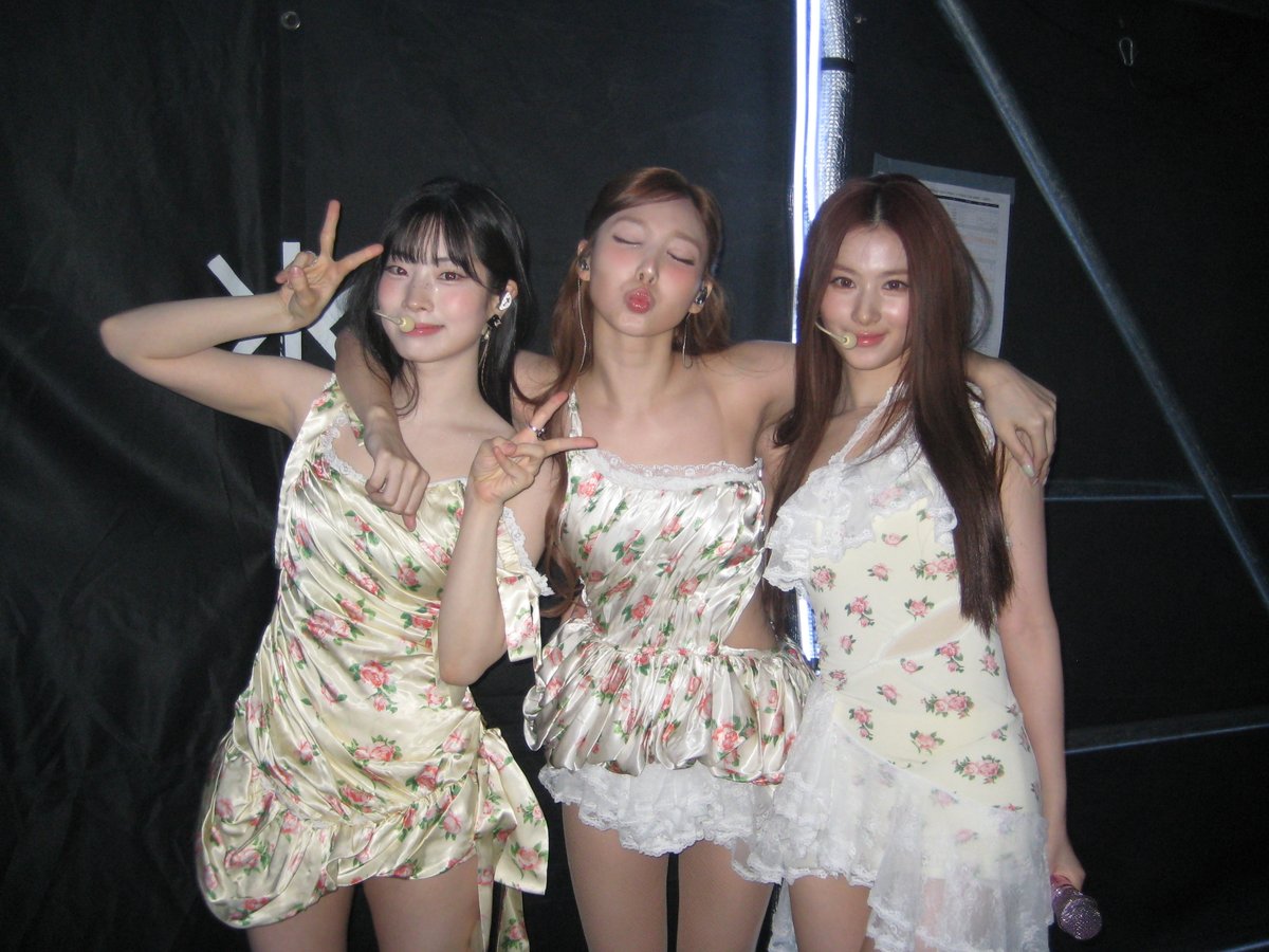 godmitzu's tweet photo. NAYEON SANA DAHYUN https://t.co/ZJDBBxL5mn