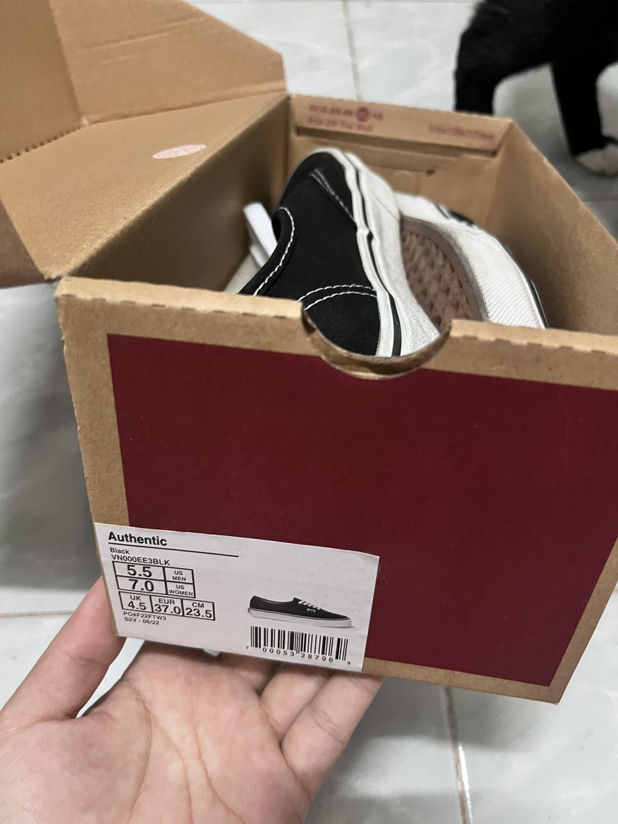 Bookukukeu's tweet photo. ปล่อย Vans authentic มีกล่องค่ะ ซื้อมาไม่ได้ใส่ค่ะลองไปแค่ครั้งเดียว
: ส่งต่อ 750 รวมส่ง (ซื้อมา2,190) 
: Size 37 (23.5cm)
สนใจทักมาได้เลยนะคะ พร้อมโอนลดได้ค่ะ 💖

#ส่งต่อรองเท้า #รองเท้ามือสอง #รองเท้าผ้าใบมือสอง #ส่งต่อเสื้อผ้าราคาถูก #ส่งต่อเสื้อผ้า #ส่งต่อvans #vansมือสอง https://t.co/637K3fLXZC
