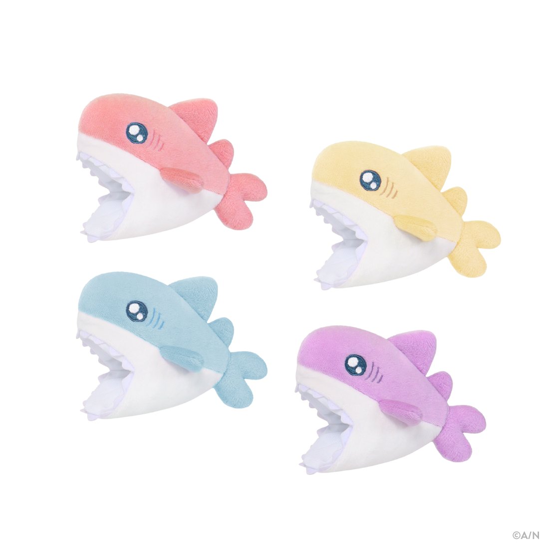 NIJI_nuistore's tweet photo. ★ぬいストア商品情報★

8/5（水）より発売！

★その他
【あやかき ちびぬい】ぬいぐるみマスコット 綺沙良
【あやかき ちびぬい】ぬいぐるみマスコット 梢桃音
【あやかき ちびぬい】ぬいぐるみマスコット 司賀りこ
【あやかき ちびぬい】ぬいぐるみマスコット 珠乃井ナナ
【あやかき ちびぬい】ぬいぐるみマスコット ルンルン
【りとるさんしゃいん】ぬいぐるみマスコット うさぶー【にじりとる】
【りとるさんしゃいん】ぬいぐるみマスコット りきハム【にじりとる】
【りとるさんしゃいん】ぬいぐるみマスコット ジョニー・ノースリーバー【にじりとる】
【りとるさんしゃいん】ぬいぐるみマスコット Takaradachi【にじりとる】
【りとるさんしゃいん】ぬいぐるみマスコット Briskadets【にじりとる】
【りとるさんしゃいん】ぬいぐるみマスコット Doremin【にじりとる】
【りとるさんしゃいん】バクッときぐるみ レッド 【にじぱぺカスタム】
【りとるさんしゃいん】バクッときぐるみ イエロー 【にじぱぺカスタム】
【りとるさんしゃいん】バクッときぐるみ ブルー 【にじぱぺカスタム】
【りとるさんしゃいん】バクッときぐるみ パープル 【にじぱぺカスタム】

ーーーーーーーーー
※混雑が予想される日は整理券による入場規制を行う場合がございます。整理券発行状況をご確認の上、ご来店ください

★整理券情報　https://t.co/9jDvgjIx8l
★ぬいストアHP　https://t.co/CoJQRFpNpx

#にじさんじぬいストア #にじぬい #にじぱぺっと #ツリビレ横浜 #横浜ビブレ