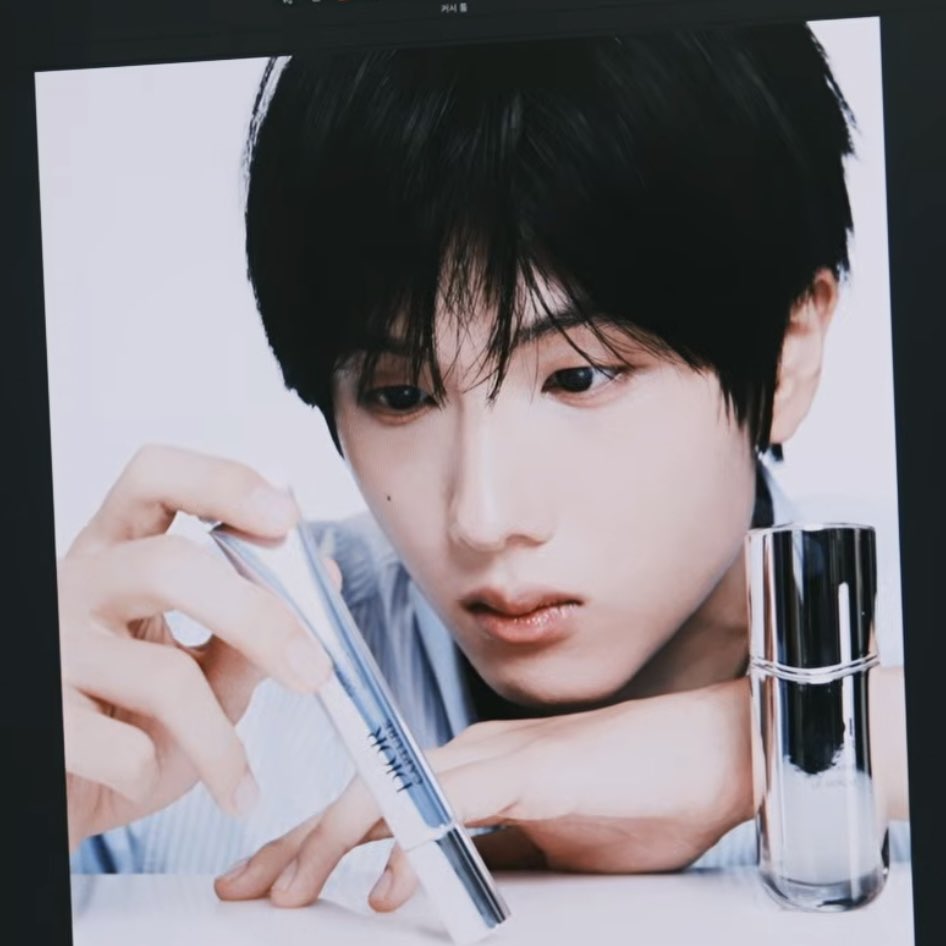 calabasaxx's tweet photo. ในมอนิเตอร์ก็เร้ก ตัดภาพมาที่น้องยืนมองมอนิเตอร์ก็เร้กก ก็น้องจีซองเด่กเร้กอ่าเนอะ🥹🤏🏻

JISUNG FOR DIOR CAPTURE
#JISUNGxDIORBeauty https://t.co/7nGRl2yOb7