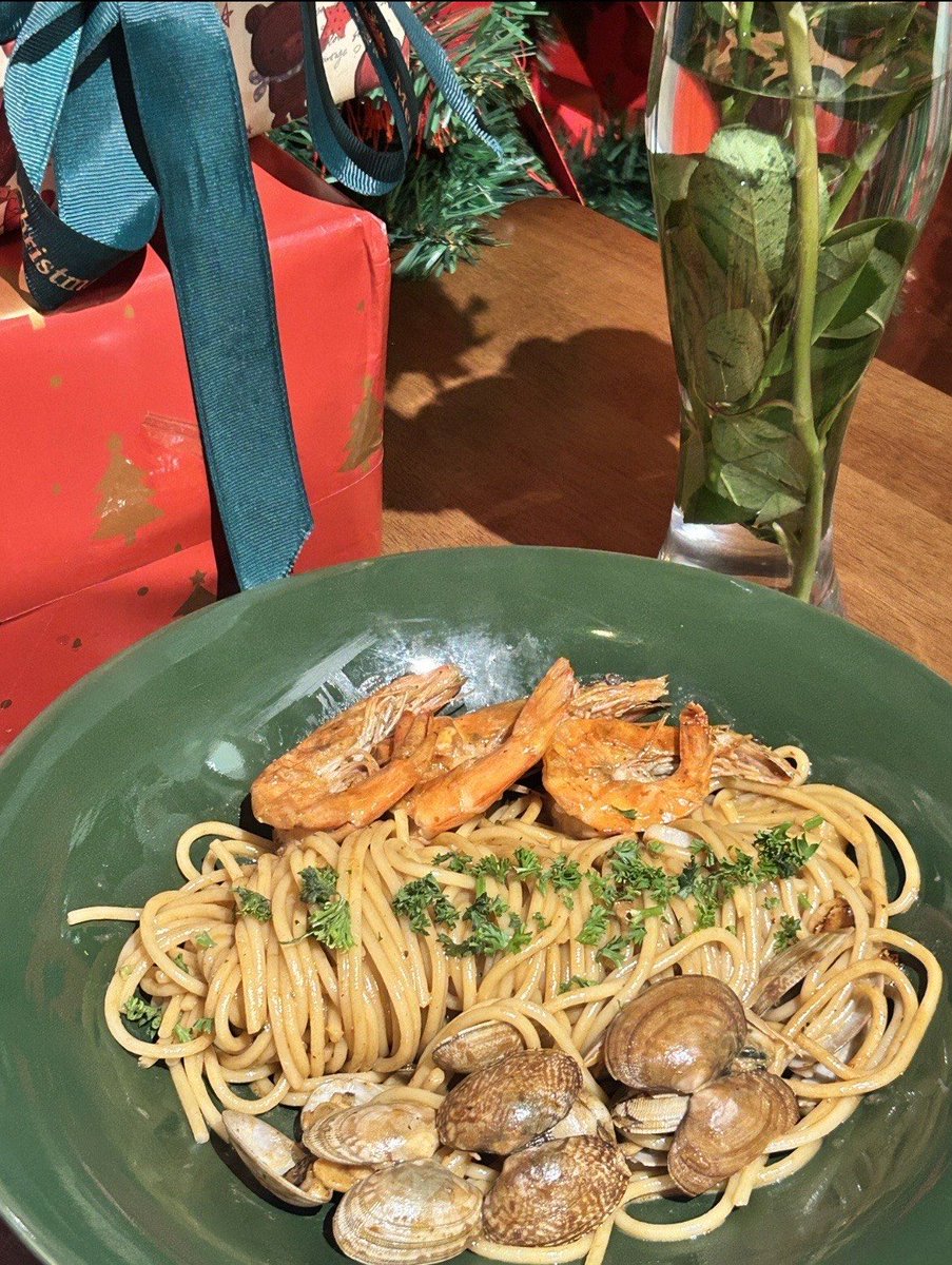 SekerS5's tweet photo. [Weekly restock: organic cherry tomatoes, wild sea bass, fresh basil u0026 whole-grain pasta – local, seasonal, ready for cozy weeknight meals!]， https://t.co/uPVPVN9vzW