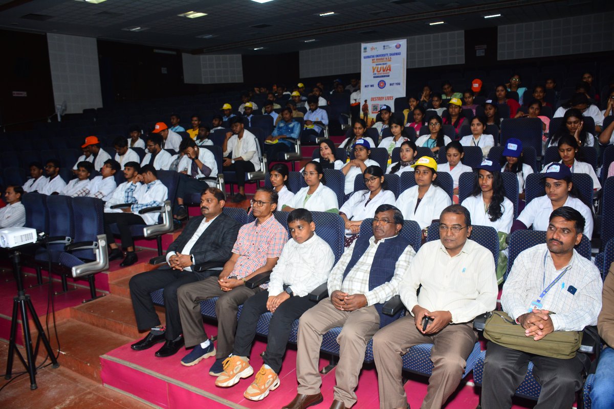dr_dalapati's tweet photo. "Nasha Mukt Yuva, Viksit Bharat Ka Sankalp" 🇮🇳
Hon'ble PM Shri Narendra Modi Ji launched the ‘Drug-Free Youth, Developed India’ campaign with enthusiastic participation at, Karnatak University, Dharwad.
#NashaMuktYuva #ViksitBharat2047 @_NSSIndia @MYBharatHQ @nssrdbangalore https://t.co/GOVwOVDDjL