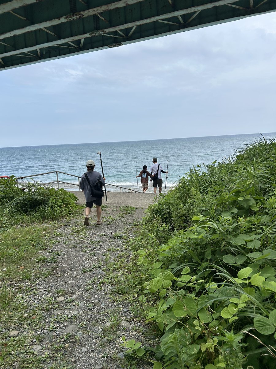 furuyan6076's tweet photo. 一昨日のヒスイハンティングツアーは関西からお越しのご家族でした。
今回初となるヒスイ拾いでした😁 https://t.co/uSb2xCz5sB