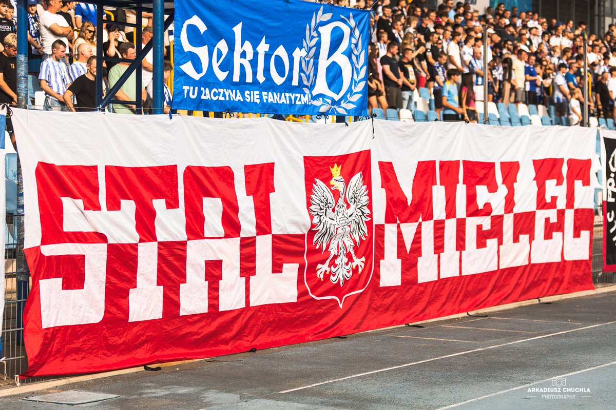 QzbiPL's tweet photo. Bardzo fajny doping kibiców Stali Mielec i świetne widowisko na boisku. Mecz dwóch połów. Brawo @FksStalMielec, jak narazie bez porażki w sezonie. 

#1liga #S1 #STMPBB https://t.co/AZdLrTolk7