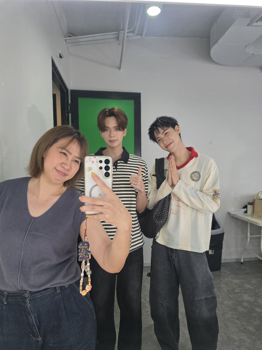 K_Siri91's tweet photo. ได้เห็นหน้าแล้ว!!!ดีใจอ่า💛💙🌞🌛
ยัยน้องผอมมากลูก หนูกินเยอะๆน๊า
แล้วเจอกันคับ 🫶🏻

#JuniorMarkConcert https://t.co/cmC08W4bFy