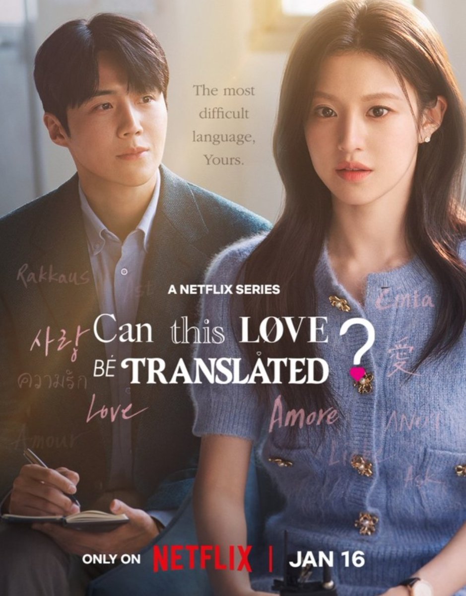 cinemacatharsis's tweet photo. Ngomongin soal EQ atau kecerdasan emosional, aku jadi keinget satu karakter drakor yg menurutku punya EQ yang cukup bagus,  jadi mungkin kita bisa sedikit belajar dari doi.

Namanya Hojin dari drakor Can This Love be Translated? (2026)

Kalo berkaca dari teorinya Goleman, EQ itu punya empat komponen

1. Self-awareness
Kemampuan mengenali emosi, kondisi internal, kekuatan, keterbatasan, dan nilai diri

2. Self-management
Kemampuan mengelola emosi, impuls, perilaku, serta tetap adaptif dan termotivasi

3. Social awareness
Kemampuan memahami emosi, kebutuhan, dan perspektif orang lain. Di sini termasuk empathy

4. Relationship management
Kemampuan membangun hubungan, memengaruhi orang, menangani konflik, bekerja sama, dan mengembangkan orang lain

Nah kenapa menurutku si Hojin adalah salah satu karakter film yang bisa dibilang punya EQ bagus?

1. Self-awareness

Menurutku Hojin adalah karakter yang cukup reflektif, dia sadar dan berani jujur sama diri sendiri. Dia tahu dirinya adalah orang yang tertutup, rasional, dan berhati-hati. Dia juga sadar bahwa masa lalunya masih mempengaruhi hidupnya dan bahkan dia juga mengakui bahwa di awal cerita dia masih belum move on sama crushnya

2. Self-management

Ketika Hojin mulai deket sama Muhee, dia masih punya kontrol diri yang bagus dan ga bertindak impulsif terhadap perasaanya. Dia masih memberikan ruang buat dirinya untuk mengenali perasaanya sendiri terhadap Muhee

Dia mengatur responsnya dengan cara:

1. menyadari ada perubahan perasaan
2. mengevaluasi apakah itu benar-benar cinta,
3. mempertimbangkan konteks hubungan mereka,
4. baru bertindak setelah memiliki kejelasan

Bahkan dia juga meminta izin ke Muhee buat menyelesaikan dulu segala unfinished businessnya dengan crush-nya

3. Social Awareness

Hojin cukup peka terhadap kondisi emosional Muhee. Waktu Muhee merasa plin-plan, atau meminta jarak karena rasa insecurenya sendiri, dia menghargai itu semua dan mempertimbangkan apa yang Muhee butuhkan saat itu

4. Relationship Management

Di awal memang Hojin terlihat punya masalah dengan ibunya, tapi setelah kita diberitahu konteksnya, ternyata akarnya berasal dari ibunya sendiri. Dan waktu Hojin akhirnya bertemu ibunya lagi, kesalahpahamannya bisa diselesaikan dengan komunikasi yg cukup baik tanpa ada resentment yang berlarut-larut

Belum lagi tindakan Muhee yang tarik-ulur ga langsung diambil hati, yang ada dia malah mencoba untuk memahami Muhee terlebih dulu, mengkomunikasinnya di momen yang tepat, dan mencari jalan tengah untuk perbedaan tersebut
 
Ada yang udah nonton? Menurut kalian gimanaa??