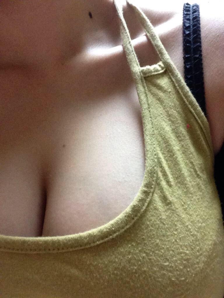 PrU3SFlnrw44293's tweet photo. 復帰して早々に購入してくれた人ありがとうございます😊とても嬉しいです☺️
復帰したばかりなんだけど、あの一覧の下着もしかしたら大量に買ってくれるって言ってくれた人が来たんだよね💕
そうなったら売る下着が無くなるので、引退になるかもしれません笑
#下着売ります  #下着売り子　#下着販売 https://t.co/UqrsLSXVia