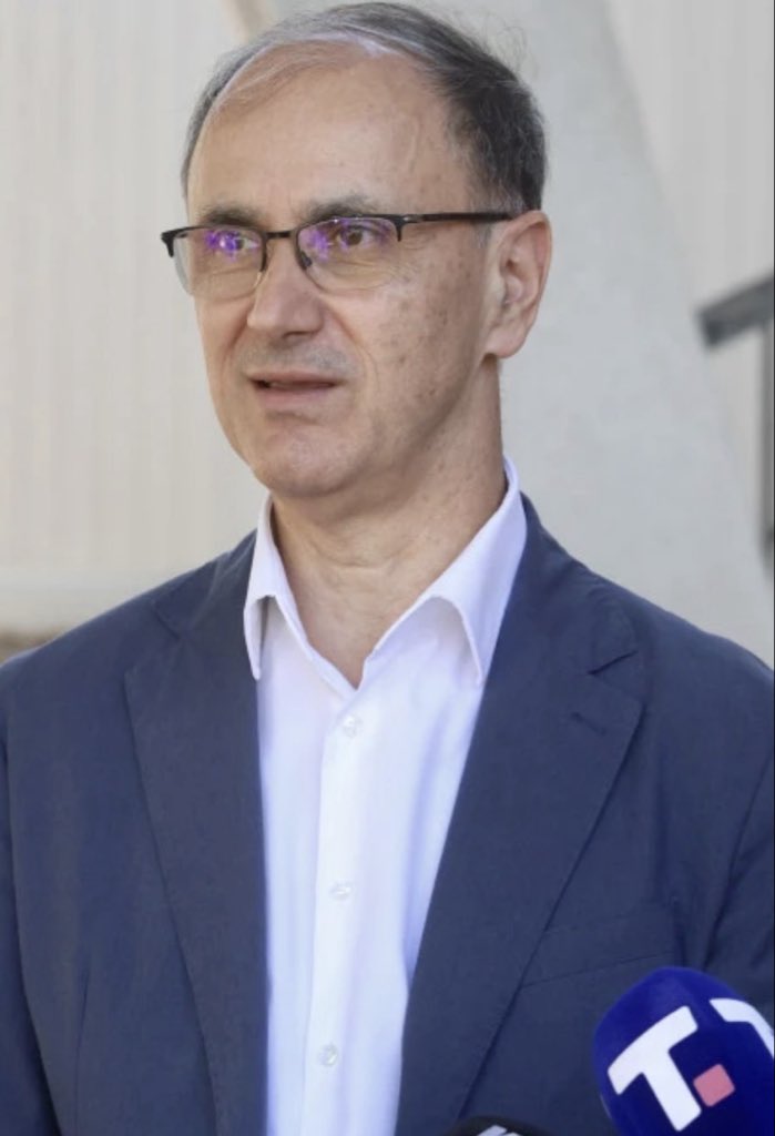 BezStraha26279's tweet photo. VUČIĆ UVODI RESTRIKCIJE

U PETAK NAS JE MACUT UVERAVAO DA JE SRBIJA ENERGETSKI STABILNA,

A NJEGOV ŠEF  VUČIĆ JE PIJANČIO PO KAFANAMA  DA BI JUČE POD HITNO BIO FORMIRAN ENERGETKI KRIZNI ŠTAB

PROIZVODJA STRUJE NAM JE OD MAJA NA ISTORIiJSKOM MINIMUMU JER NEMA STRUČNIH KADROVA 

A DA BUDE JOŠ GORE PRETE NAM I RESTRIKCIJE VODOM JER JE VODOSNABDEVANJE U PROBLEMU

VUČIĆ JE ODLUČIO DA NAS VRATI U KAMENO DOBA I UCENJUJE 

SA ČAŠOM VODE I PUŠTANJEM STRUJE DA SKUVAMO I OPEREMO DA GLASAMO ZA NJEGA