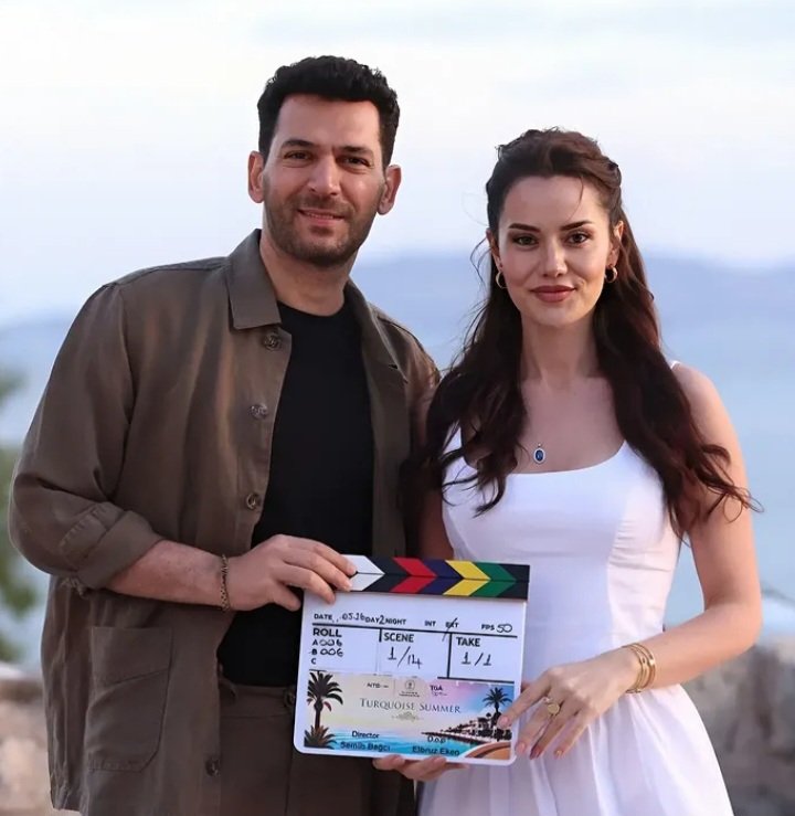 Ema_evcen's tweet photo. "Dün ile bugün arasında, gelmiş geçmiş en iyi ikili.  
Hiçbir şey değişmedi. Her zaman aynı ruh, aynı güzellik"♥️🔥
#sonsuzaşk #fahriyeevcen #muratyıldırım  #turquoisesummer  su and tubrak https://t.co/oEtXv3asPn