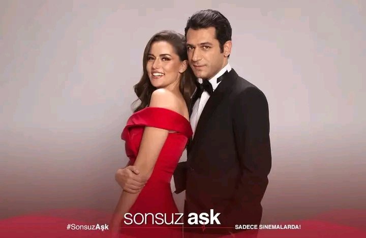 Ema_evcen's tweet photo. "Dün ile bugün arasında, gelmiş geçmiş en iyi ikili.  
Hiçbir şey değişmedi. Her zaman aynı ruh, aynı güzellik"♥️🔥
#sonsuzaşk #fahriyeevcen #muratyıldırım  #turquoisesummer  su and tubrak https://t.co/oEtXv3asPn