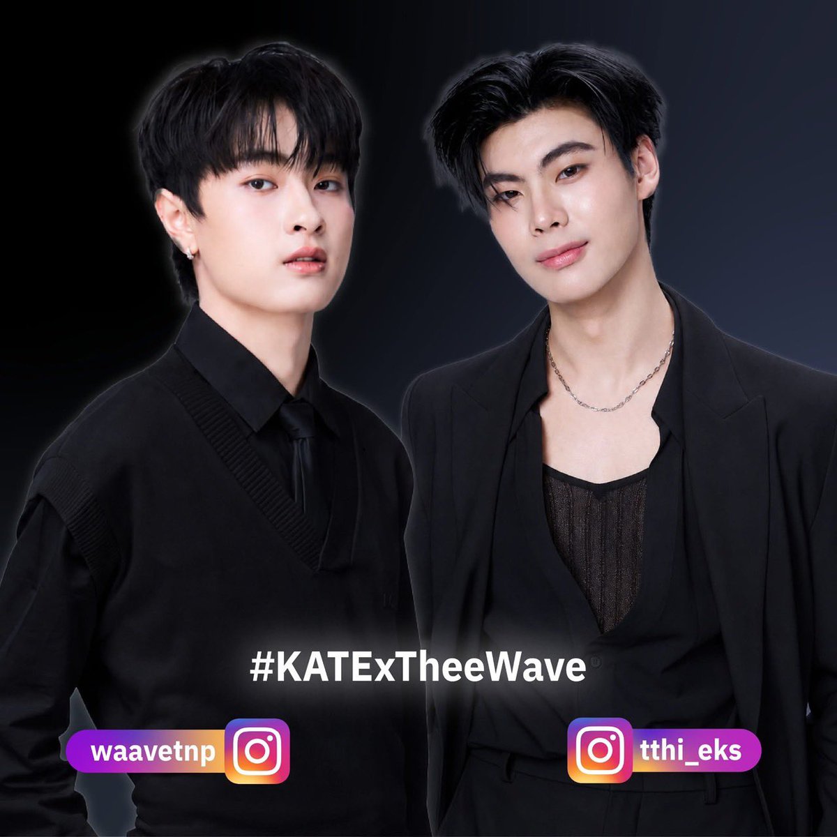 waavetnp's tweet photo. 📣 KATE KABUKE × BEAUTRIUM | #KATExTheeWave

 🎭 Break the Mold. Express Your Character. 
สัมผัสโลกของ KATE KABUKE #NoMoreRules 

แรงบันดาลใจจากศิลปะการแสดงคาบูกิ ถ่ายทอดผ่านเมคอัพที่ช่วยให้คุณแสดงตัวตนได้อย่างไร้ขีดจำกัด ไอเทมใหม่ที่จะช่วยยกระดับลุคของคุณ 

💥 พร้อมลุ้นเป็น 1 ใน 50 Lucky Fans ร่วมกิจกรรมสุดเอ็กซ์คลูซีฟกับ #TheeWave #ธีร์เวฟ 

✨ เพียงช้อป KATE KABUKE ครบ 1,000 บาทขึ้นไป ที่ BEAUTRIUM ทุกสาขา หรือ Online: https://t.co/UawI4OITNW 

🎁 สิทธิพิเศษสำหรับ Lucky Fans 

• เข้าร่วมงานแบบ Exclusive 

• ลุ้นสิทธิ์ Private Talk จำนวน 5 ท่าน

• ลุ้นสิทธิ์ Photo 2:1 จำนวน 10 ท่าน 

• ลุ้นสิทธิ์ Group Photo 2:5 จำนวน 40 ท่าน 

• รับของขวัญจากแบรนด์

 🗓️ ระยะเวลาร่วมกิจกรรม 

📍 ช้อปและลงทะเบียน: 26 ก.ค. 69 – 17 ส.ค. 69 (23:59 น.) 

📢 ประกาศผล: 18 ส.ค. 69 🎉 

วันกิจกรรม 🗓️ 22 ส.ค. 69 | 15:00–17:00 น. 

🖤 KATE KABUKE ประกอบด้วย 

✨ KATE Smooth Fit Pressed Powder แป้งอัดแข็ง เนื้อเนียนละเอียด ช่วยเบลอรูขุมขนและให้ผิวดูเรียบเนียน มีให้เลือก 2 เฉดสี สี Translucent และ สี Lavender 

✨ KATE Real Shading Stick คอนทัวร์สติ๊ก เกลี่ยง่าย ช่วยสร้างมิติให้ใบหน้าอย่างเป็นธรรมชาติ เพื่อคอมพลีตลุค KABUKE ในแบบของคุณ

 📲 สแกน QR Code บนภาพเพื่อลงทะเบียน หรือ https://t.co/h3Oi5CfkoP 

#KATExBEAUTRIUM #theBEAUTRIUM #KATEThailand #KATETokyo #KATETHEKABUKI #KATExKABUKI #KATEKABUKE #SmoothFitPressedPowder #RealShadingStick #tthi_eks #waavetnp