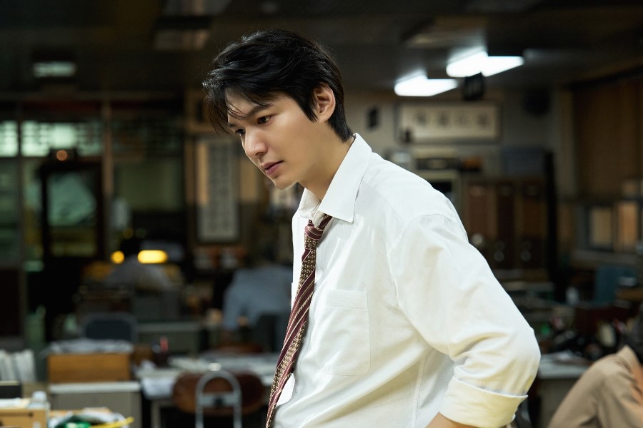 soompi's tweet photo. #LeeMinHo Is A Rookie Journalist Who Dives Into The Truth Behind An Attempted Assassination In New Film “#Assassins”
https://t.co/tnKn3ULkV7 https://t.co/C8Nwa0NVVg