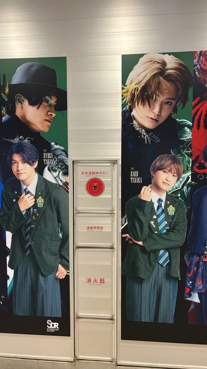 haru_kun_331's tweet photo. しめじさん2人しかいないのに分裂してて、スパドラとワンエンの隣で笑い止まらんWWWW https://t.co/9gGAKMKWCk