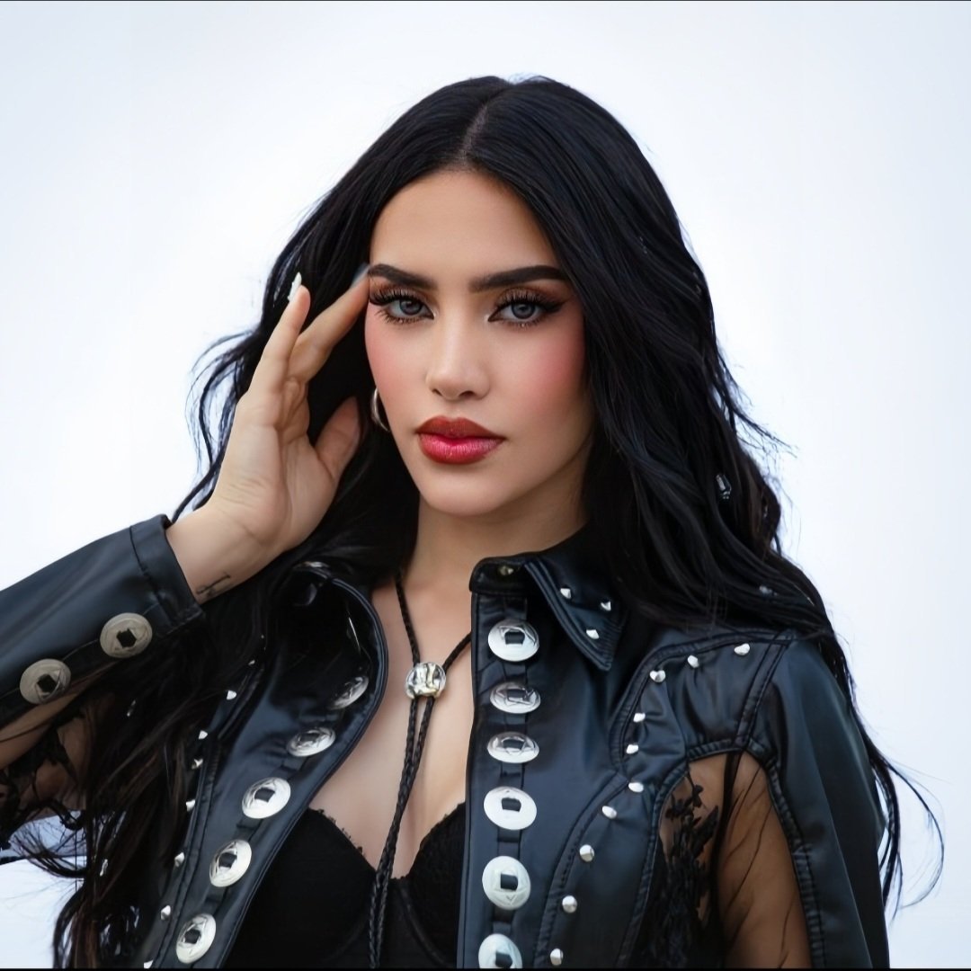 LoaizaNotas's tweet photo. Spotify Update — Oyentes Mensuales:

Kim Loaiza — 982,359 (+3,359). https://t.co/MAQB82lEJm