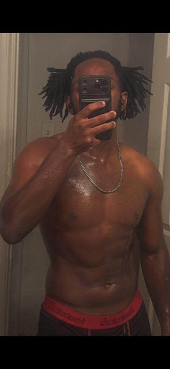 Deseannking's tweet photo. Growing into myself https://t.co/zRYPp4bETc