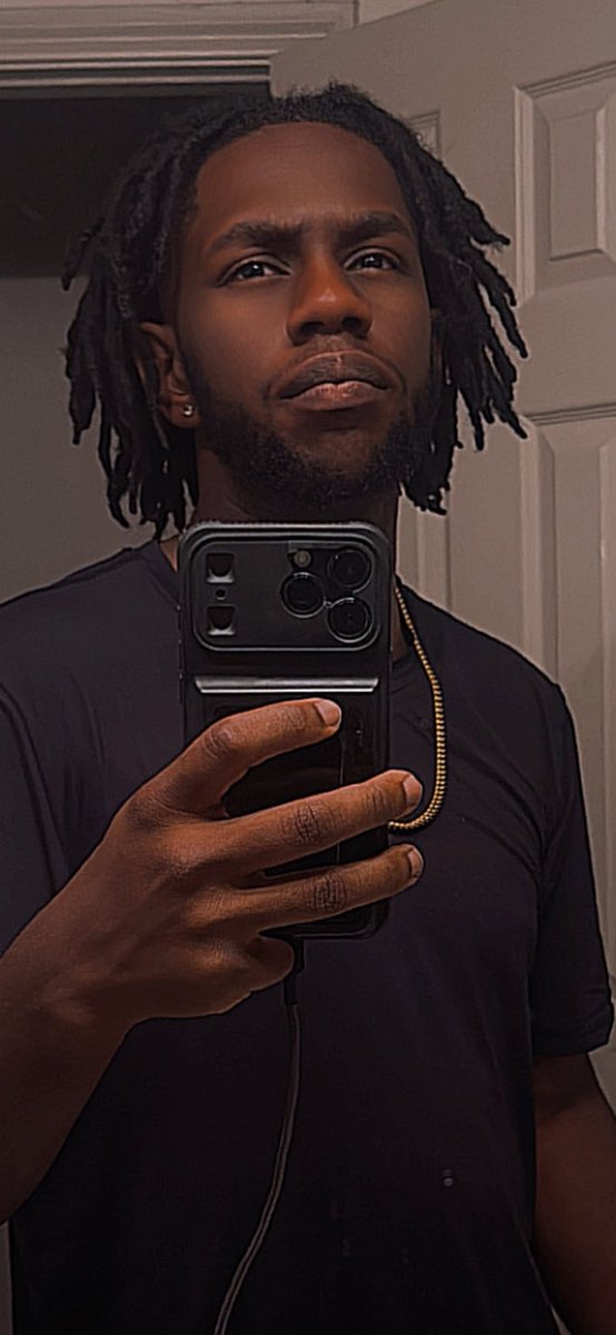 Deseannking's tweet photo. Growing into myself https://t.co/zRYPp4bETc