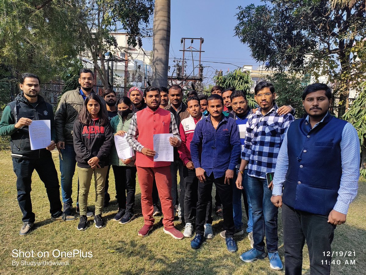 sirakashdwivedi's tweet photo. उत्तर प्रदेश में प्राथमिक शिक्षक भर्ती के लिए छात्र सोशल मीडिया पर आवाज उठा रहे है । सरकार एवं मंत्री संज्ञान में लेकर आगे की कार्यवाही सुनिश्चित करें । 
@thisissanjubjp @UPGovt

#UP_एक_लाख_शिक्षक_भर्ती https://t.co/tgtpdhGPvm