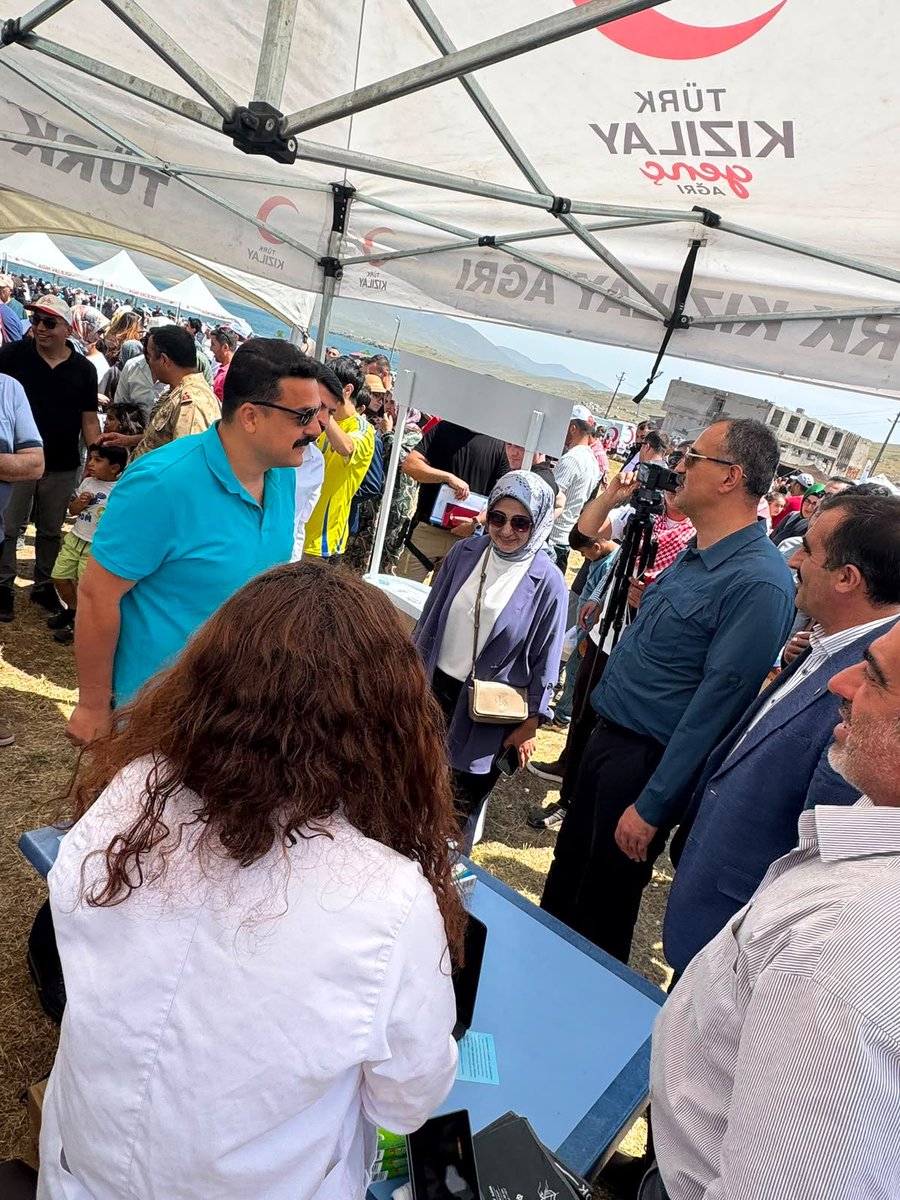 ilce_sagl's tweet photo. 📍 Balıkyolu Festivali’nde Sağlık İçin Birlikteyiz

Ağrı Valimiz Dr. Önder Bozkurt ile İl Sağlık Müdürümüz Dr. Mehmet ACU‘nun katılımıyla gerçekleştirilen Balıkyolu Festivali’nde, Ağrı İl Sağlık Müdürlüğü olarak Gezici Kanser Tarama Aracımız ile vatandaşlarımıza hizmet sunduk. https://t.co/2H5FA7dKJt