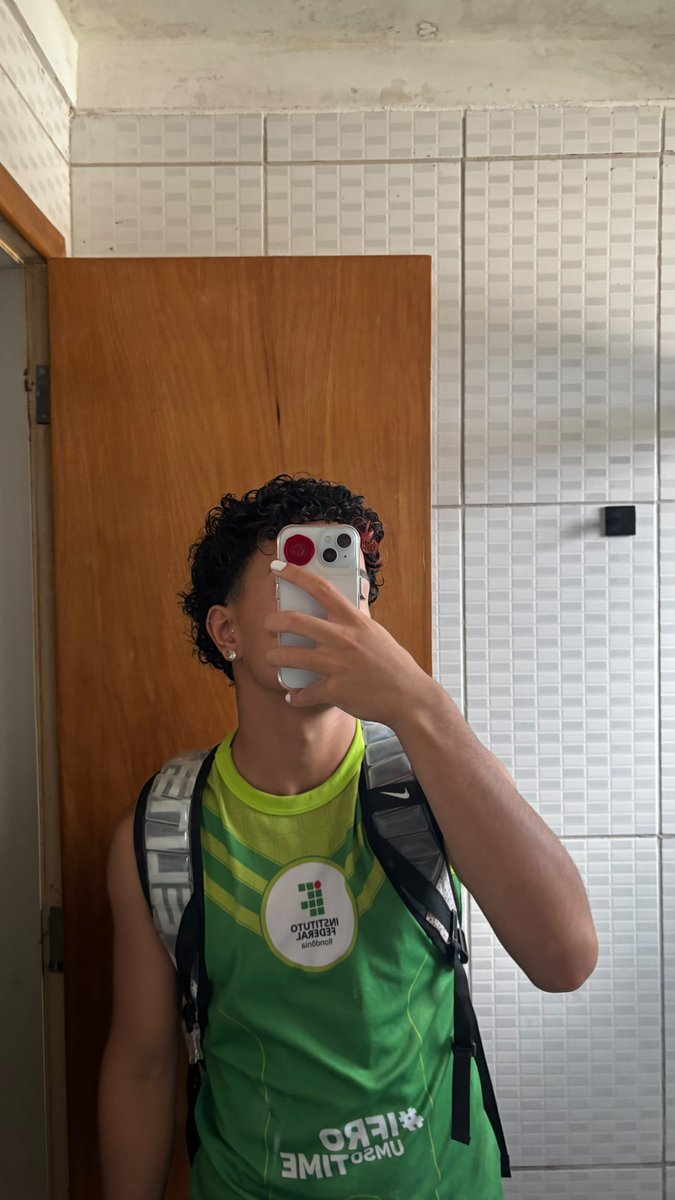 kelwhh's tweet photo. vida longa pra mim, obrigado Deus por mais um ano https://t.co/UcRUW0TwDE