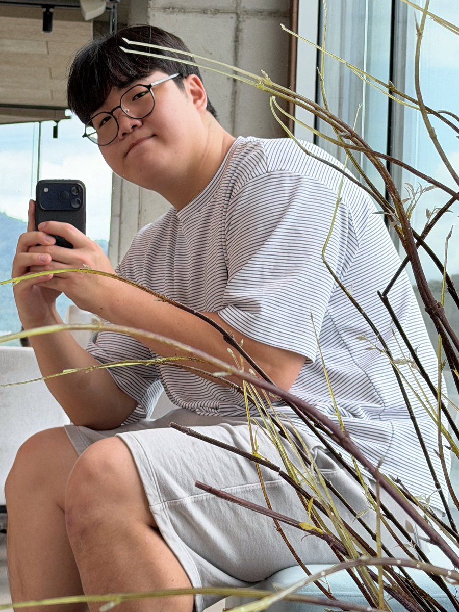 Tan_star01's tweet photo. 생존신고용 트친소✍️
서울 서식하는 01 사회 초년생
연애 중🥰🩵
E..?NFP
게임하거나 노래방 가는거 좋아해요👍
상시 풍채유지 ing...🥺 https://t.co/PatZmPHgk1